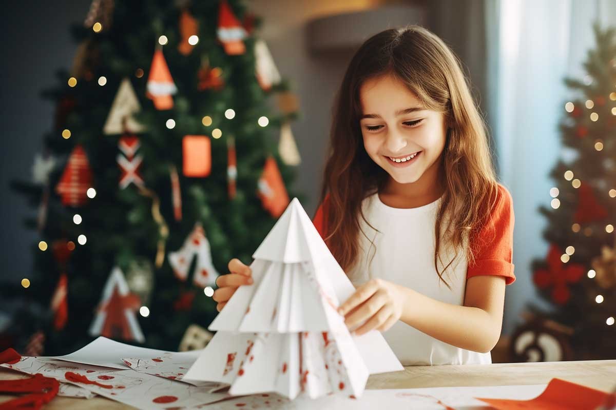 Lavoretti di Natale con i bambini: 7 progetti facili e belli da fare con carta, cartoncino e fantasia