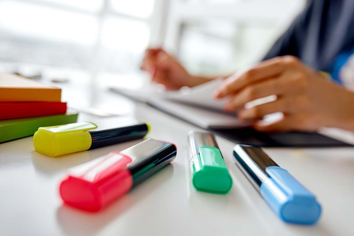 Come usare penne colorate ed evidenziatori per studiare meglio: tecniche efficaci e consigli pratici